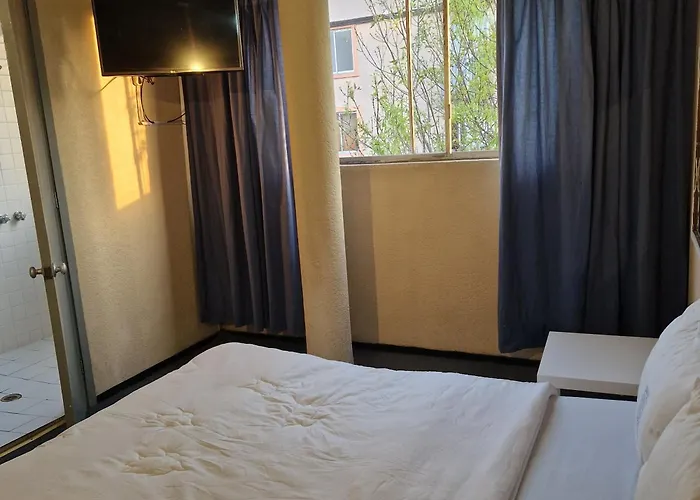 Polly Love hotel 2*
