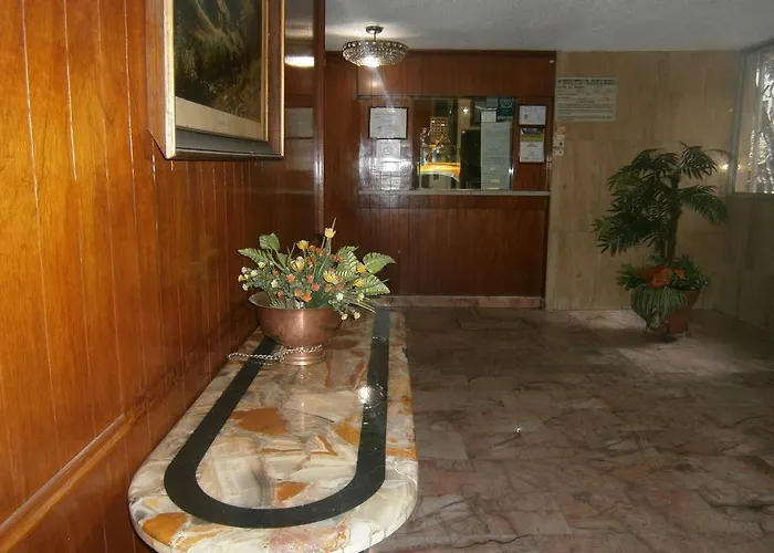 Love hotel Polly 2*